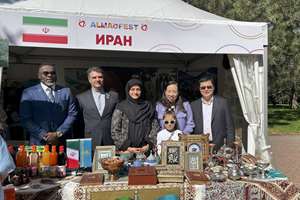 قزاقستانی‌ها از غرفه ایران در جشنواره ملی «آلمافست» استقبال کردند