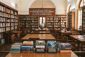 ایران ۵۱۰ جلد کتاب به مراکز علمی بمبئی اهدا کرد