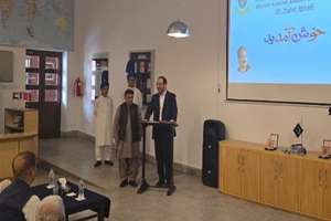 فارسی میراث ماندگار فرهنگی و معنوی در قلب جهان اسلام است