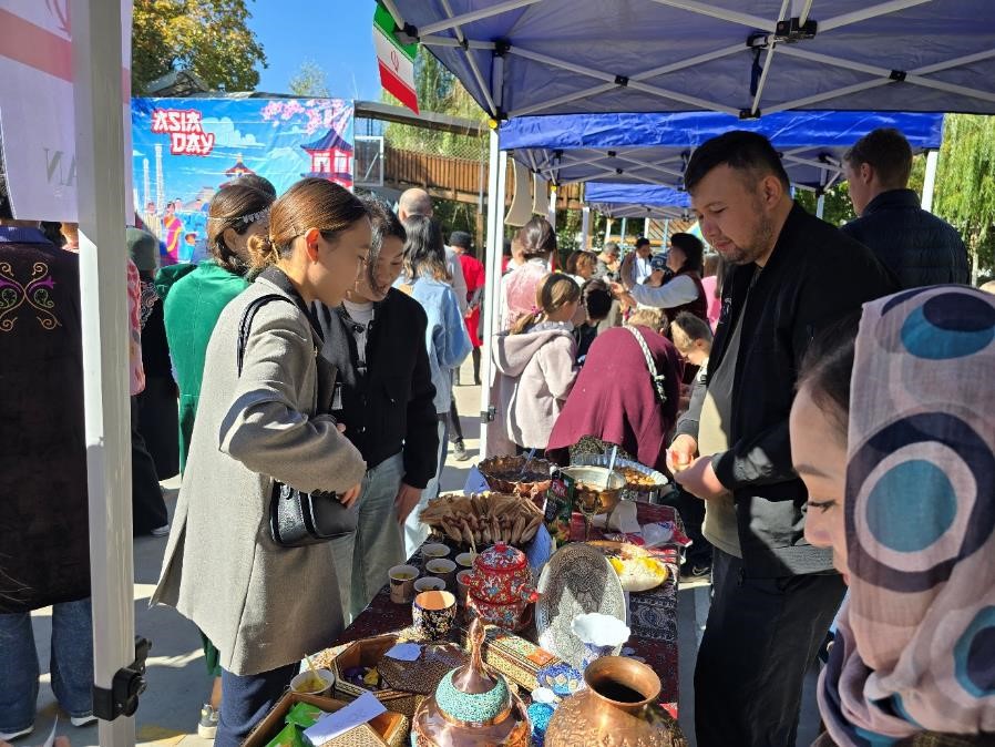 دانش‌آموزان قرقیزستانی با فرهنگ و هنر ایرانی آشنا شدند